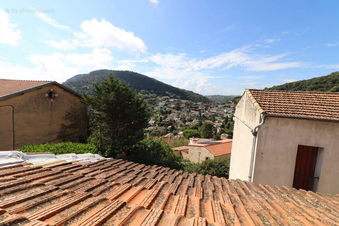 EXCLUSIVITÉ - LA TURBIE - Charmante maison de village avec garage - photo 10