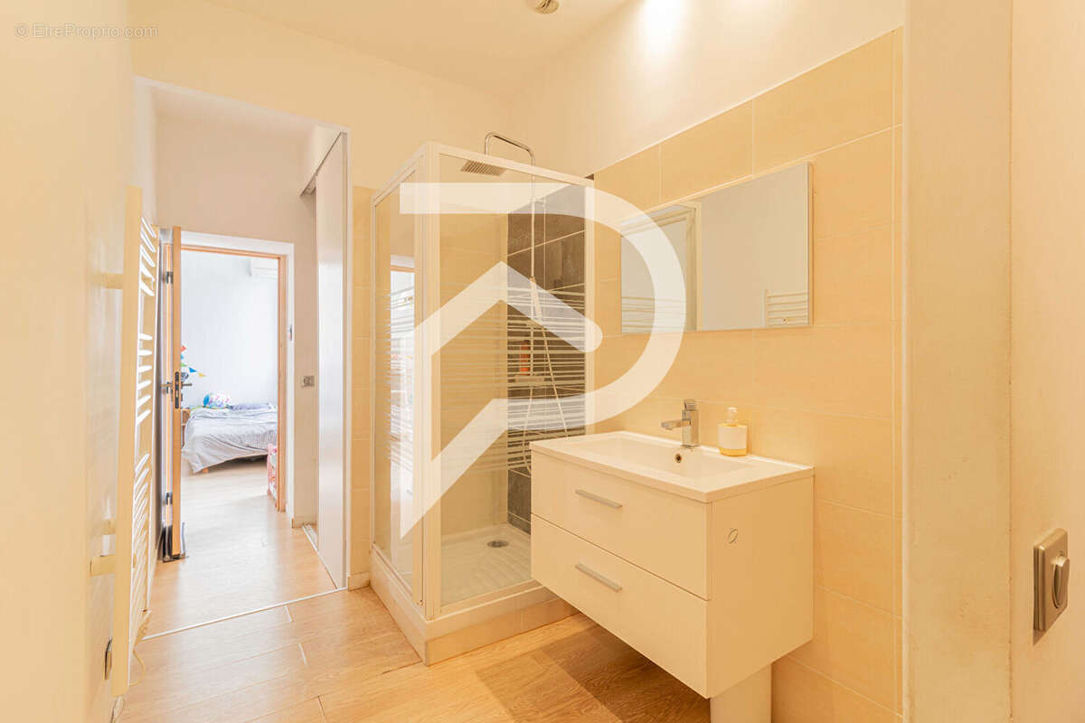 Appartement à MARSEILLE-1E