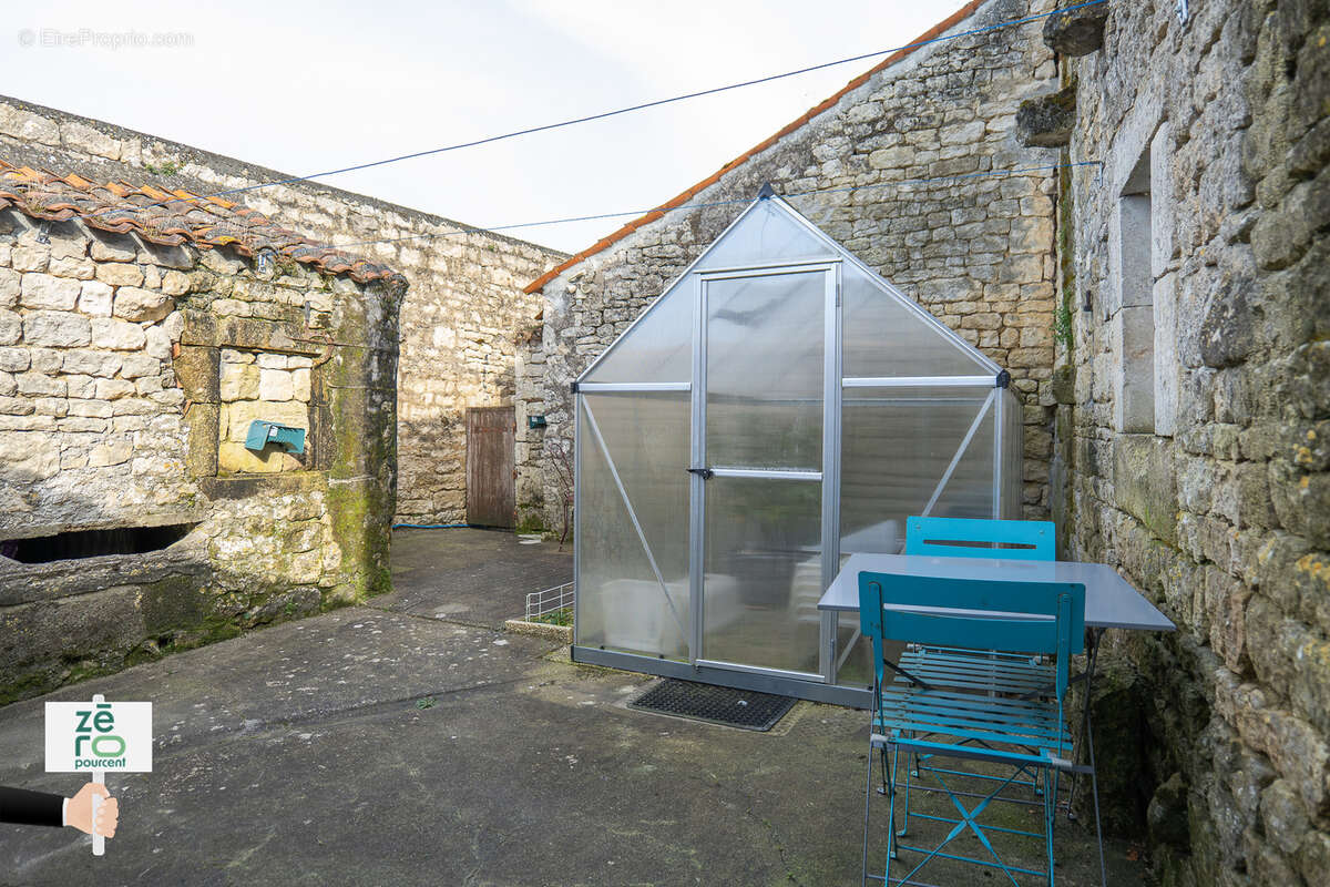 Maison à BOUILLE-COURDAULT