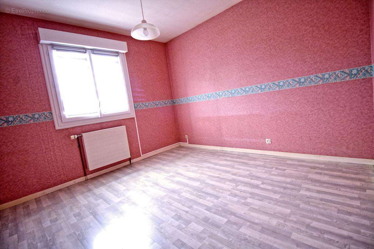 Maison à LA MEMBROLLE-SUR-LONGUENEE