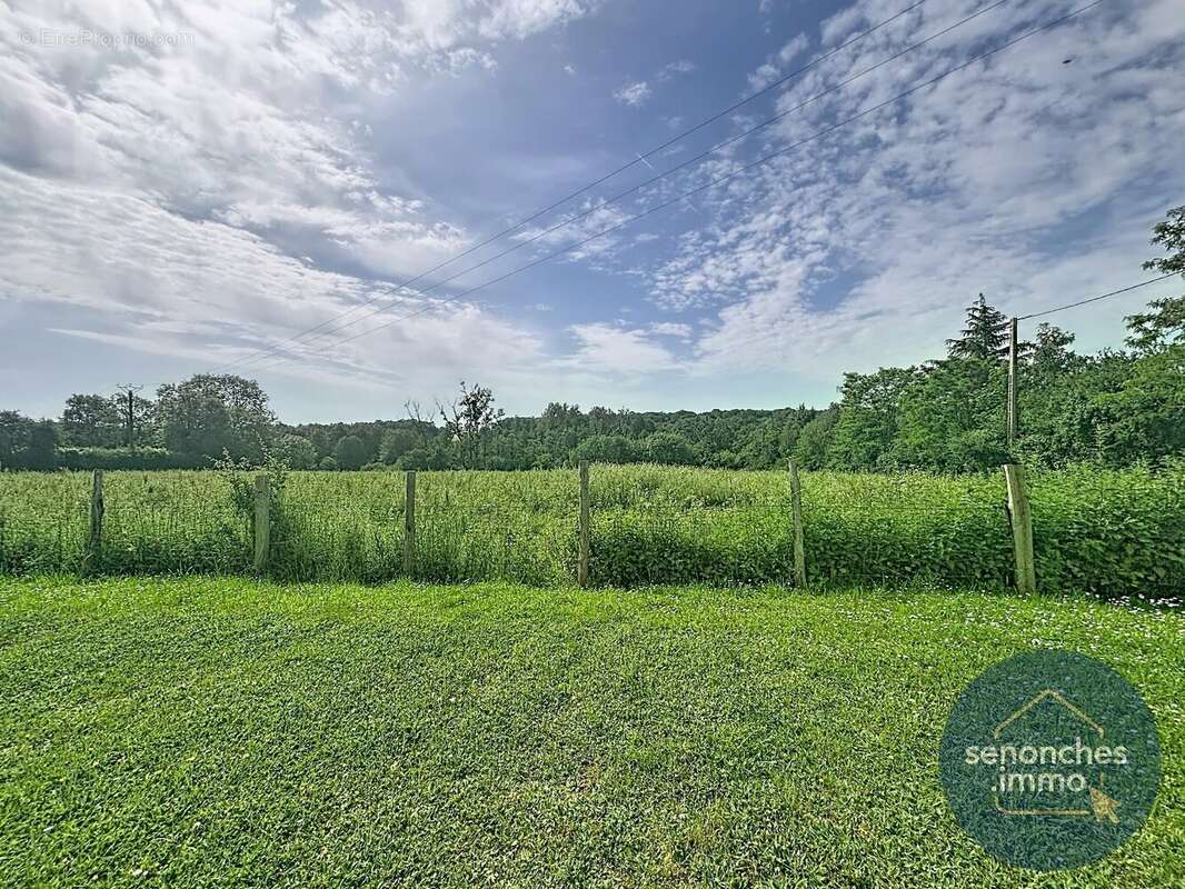 Rare sur le secteur  authentique longère percheronne avec grange aménageable, dépendances et vue dégagée sur la campagne - photo 29