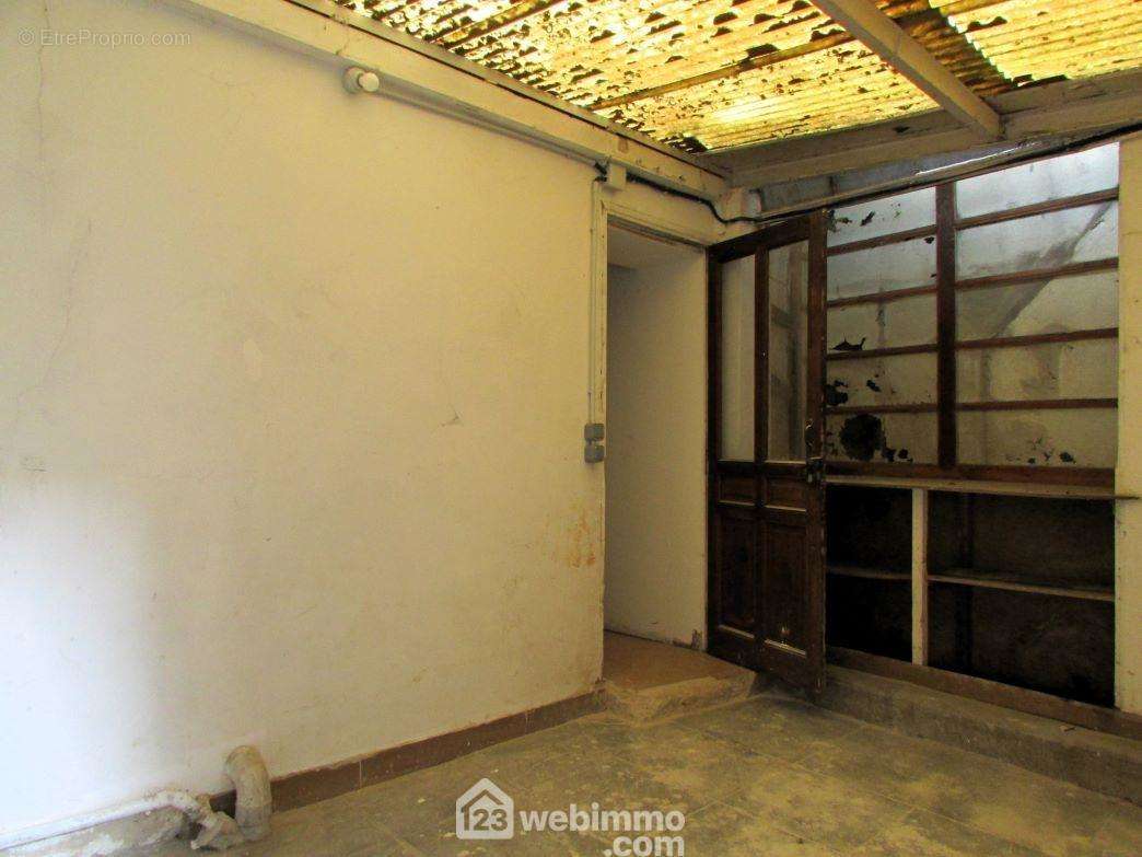 La véranda de 12 m2 donne accès au 2ème appartement : - Appartement à CHATELLERAULT