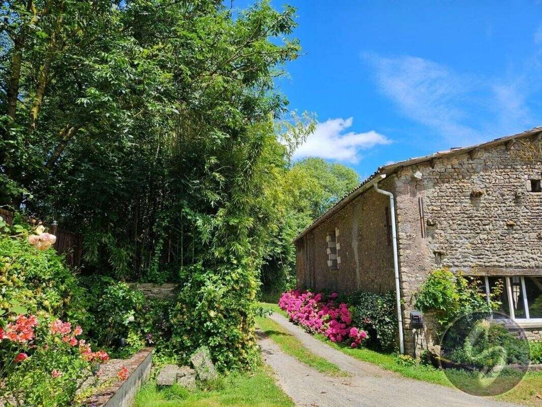 Maison à SAINT-GEORGES-DE-NOISNE