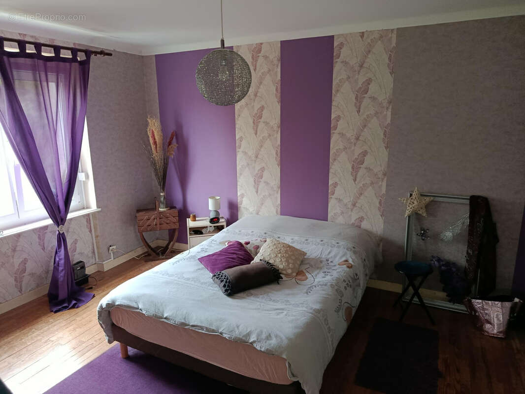 Maison à LINDRE-BASSE