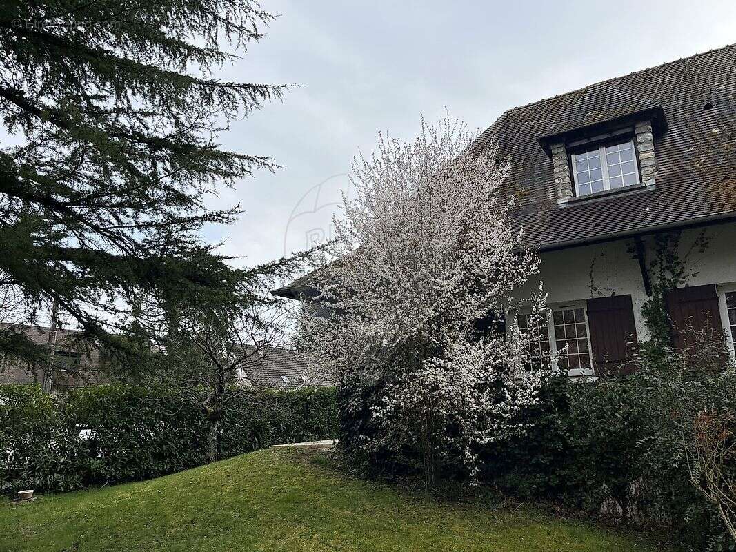 Maison à SAINT-PRYVE-SAINT-MESMIN