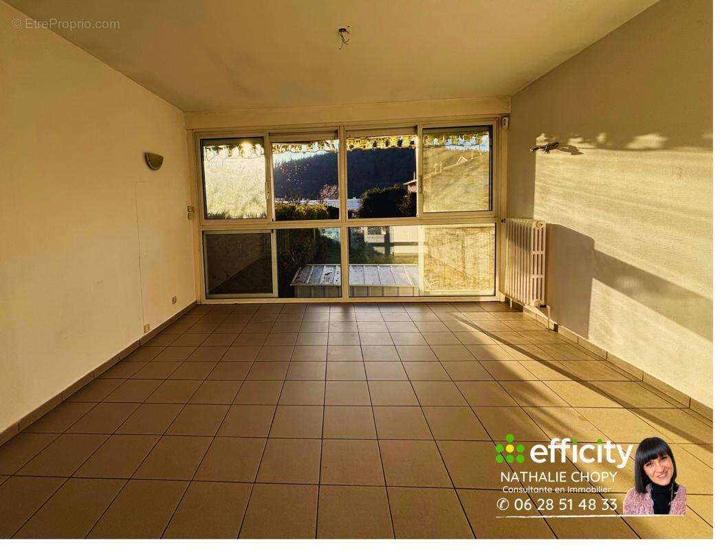 Appartement 215 m² à Unieux  - photo 3