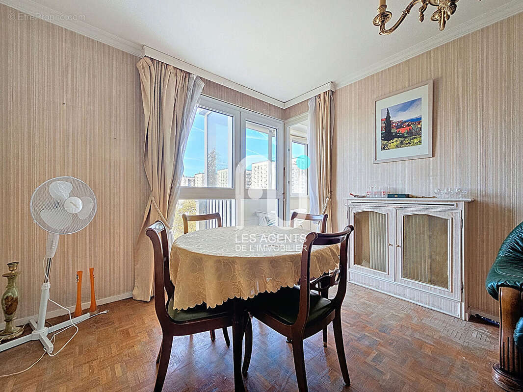 Appartement à VILLENEUVE-LA-GARENNE