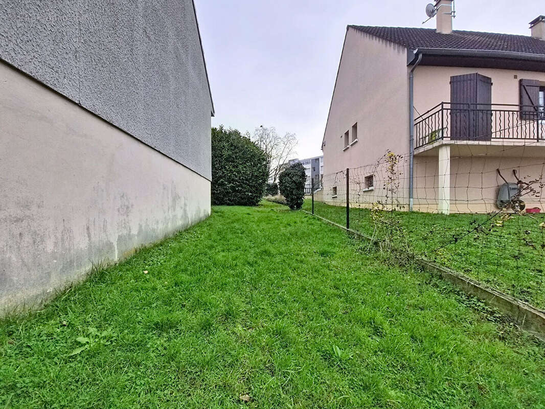 Terrain à LIMEIL-BREVANNES