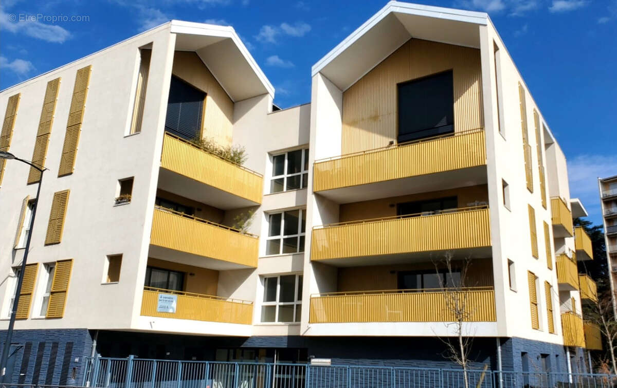 Appartement à DECINES-CHARPIEU