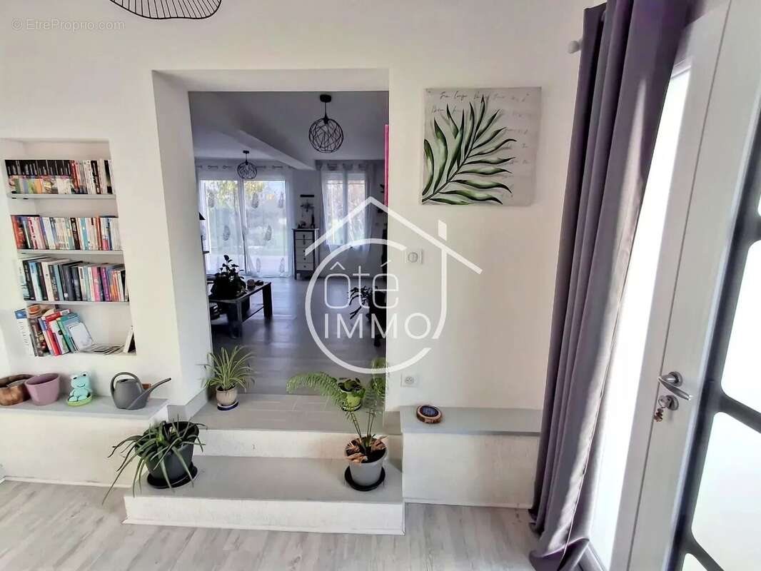 Maison à COURS-DE-PILE