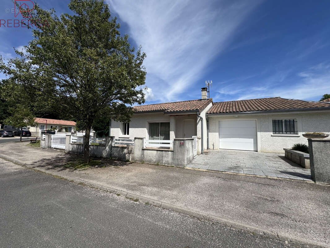 Maison à BOUT-DU-PONT-DE-LARN
