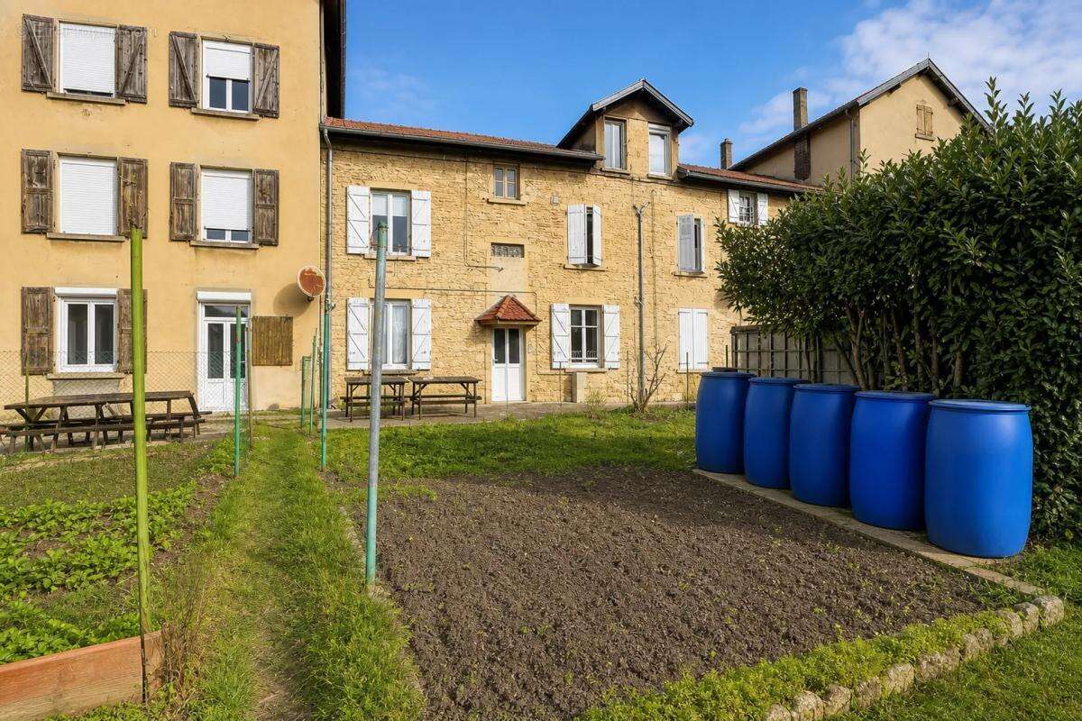 Appartement à NIVOLAS-VERMELLE