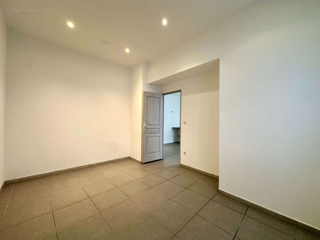 Appartement à MARSEILLE-4E
