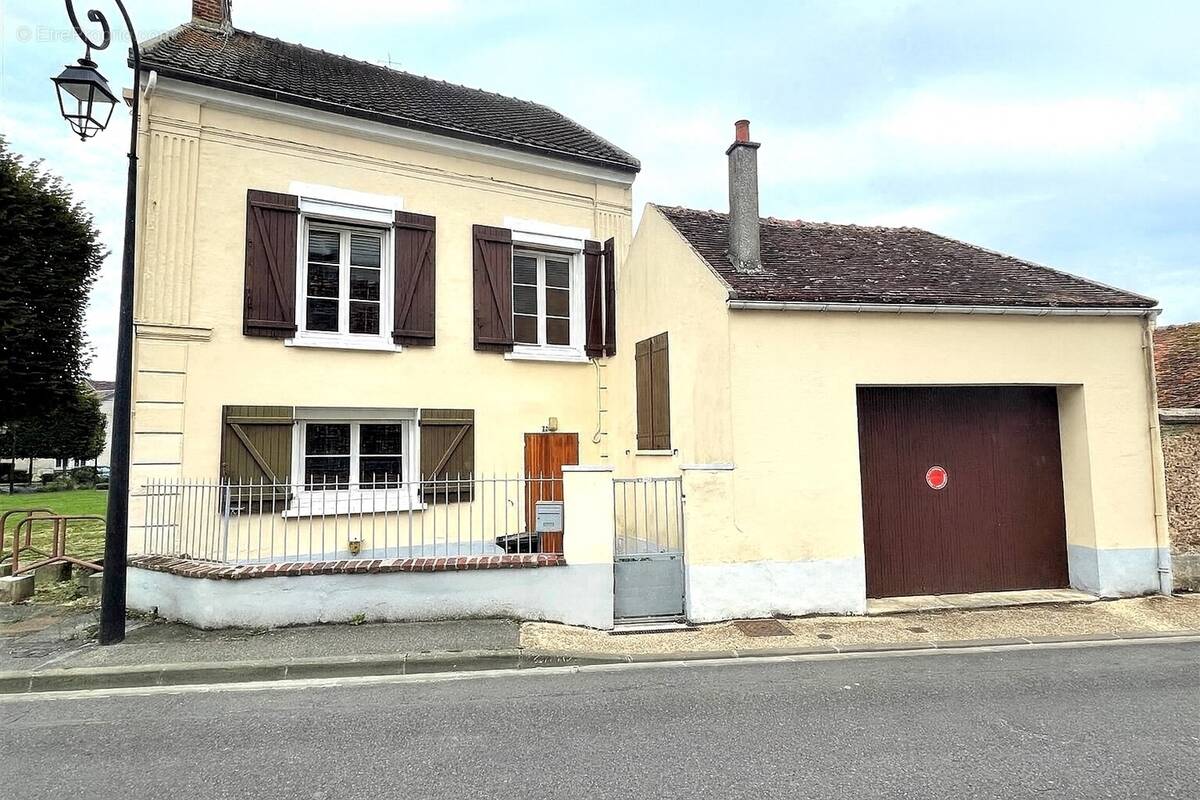 Maison à FONTENAY-TRESIGNY