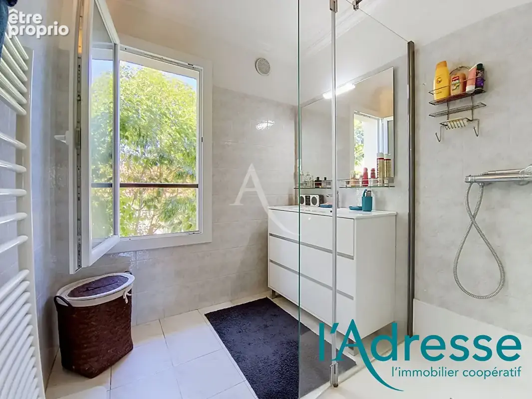 Quartier résidentiel Minelle, agréable villa 132 m², 2 appartements, parkings & grand garage 26m2! - photo 8