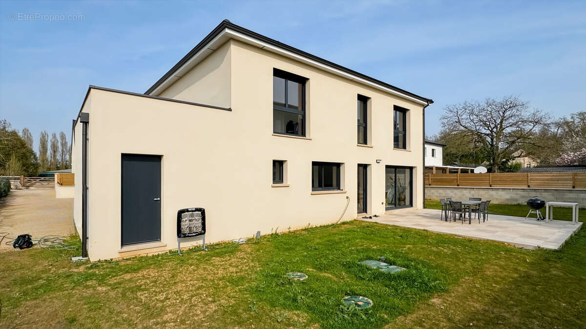 Maison à SAINT-NOM-LA-BRETECHE
