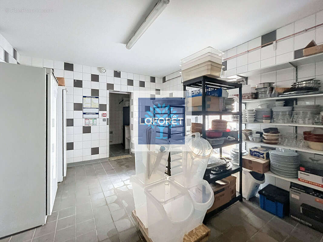 Commerce à ETAULIERS