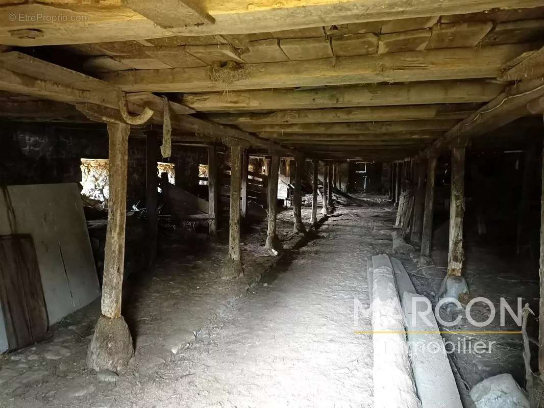 Maison à SAINT-MERD-LA-BREUILLE