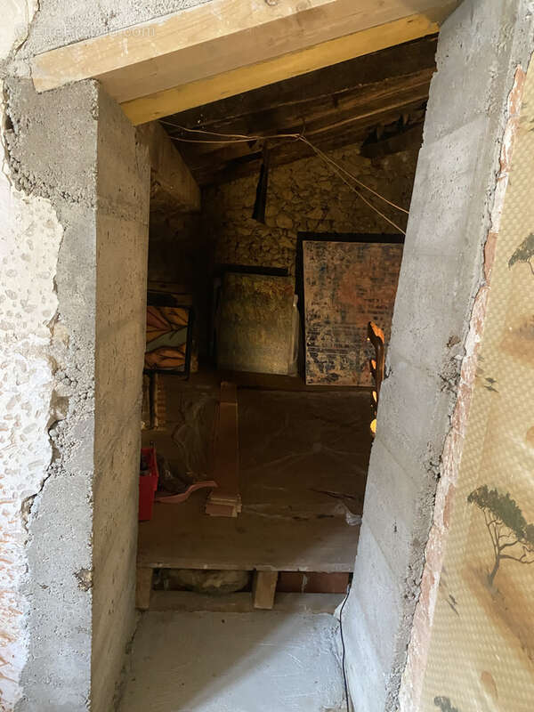 Immeuble avec commerce et logement - photo 13
