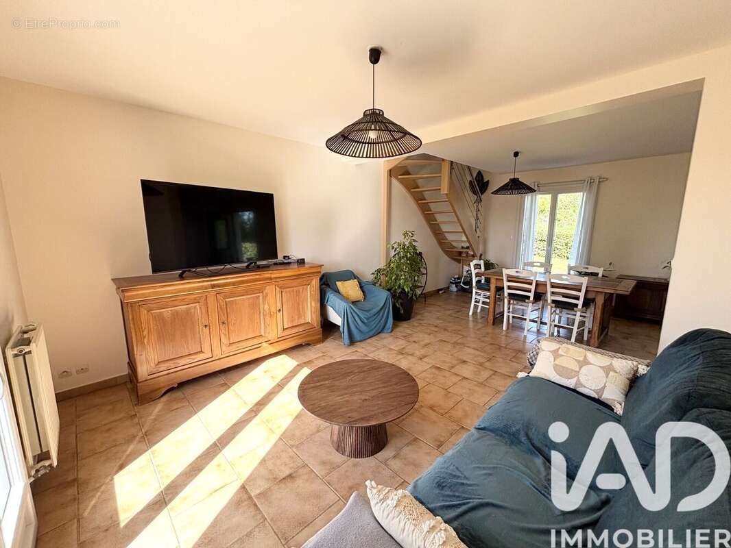 Maison 108 m² à Rivarennes  - photo 5