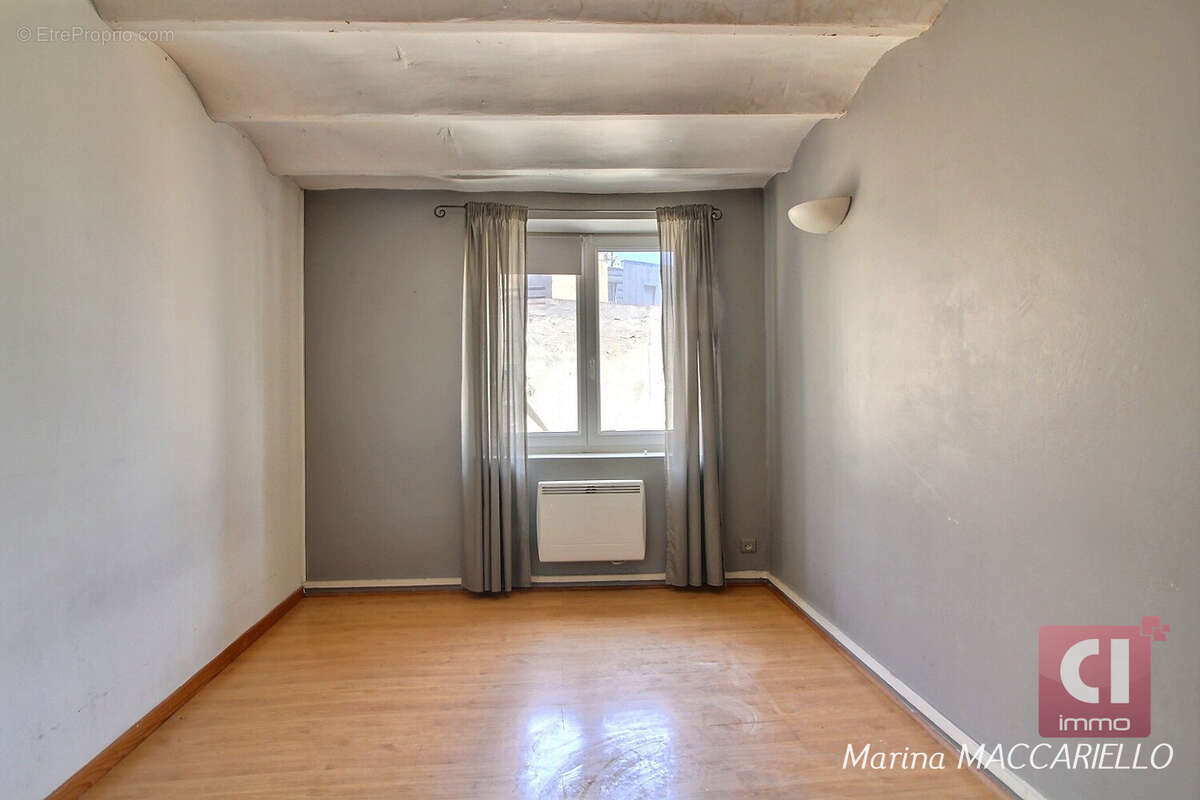 Appartement à MARSEILLE-2E