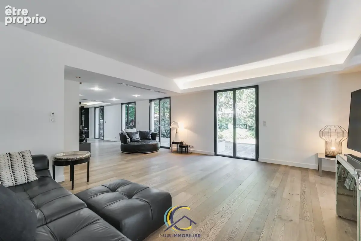Rare : rdj d'exception avec jardin de 400m2 — résidence villa cadenelle - photo 3