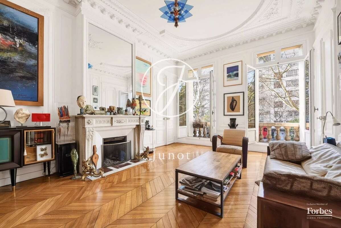 Appartement à PARIS-9E