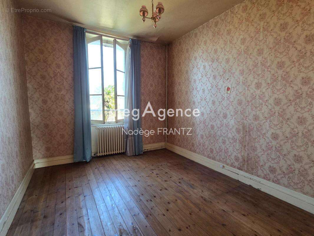 Maison à SAINT-JEAN-D'ANGELY