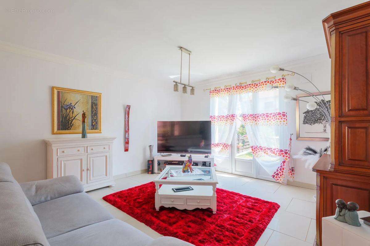 Maison de 7 pièces de 245 m² à Claye-Souilly - photo 4