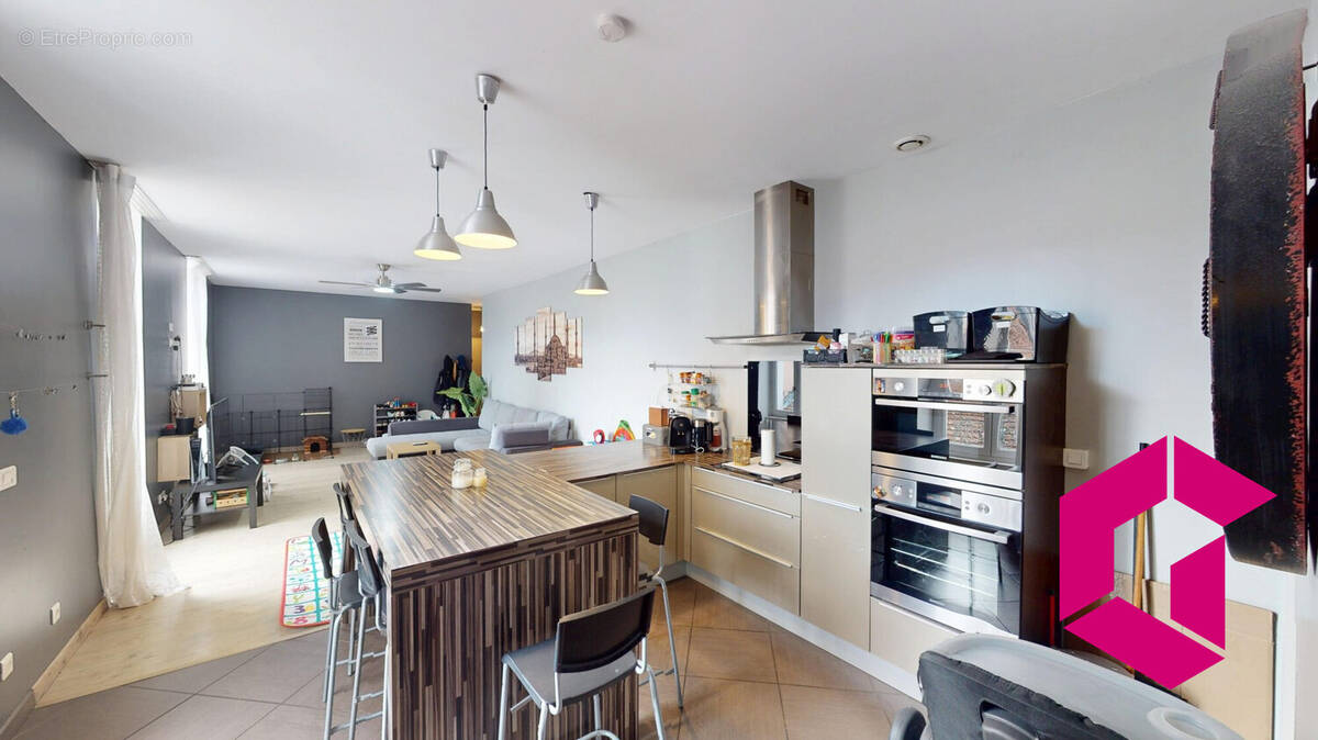 Appartement à LE CHAMBON-FEUGEROLLES