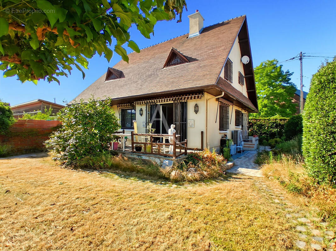 Maison à SAINT-ETIENNE-DU-ROUVRAY