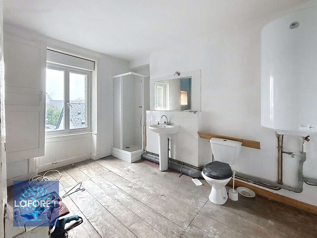 Maison à LOUVIGNE-DU-DESERT