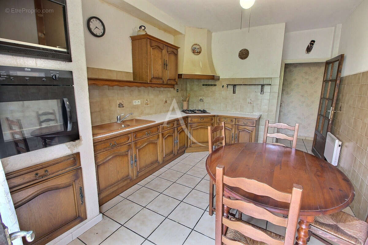 Maison familiale à fort potentiel développant 142 m²  avec 5 chambres sur terrain 3 faces au calme - photo 7