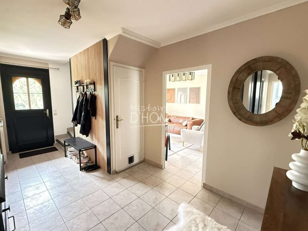 LIVERDY-EN-BRIE – Belle maison de maçon indépendante avec sous-sol total et jardin de 837 m² - photo 5