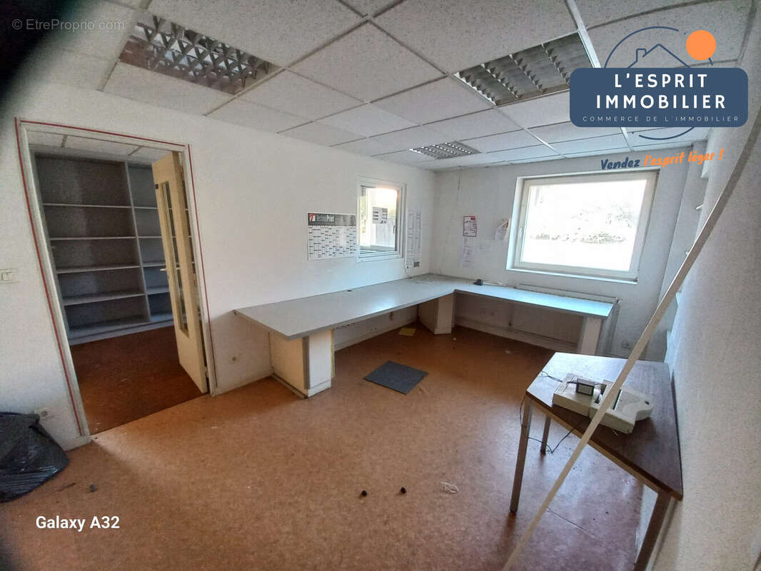 Commerce à COIN-LES-CUVRY