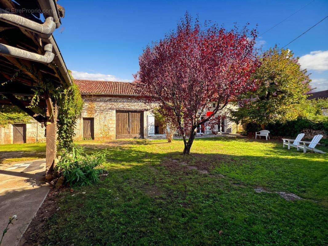 Maison à ANTONNE-ET-TRIGONANT