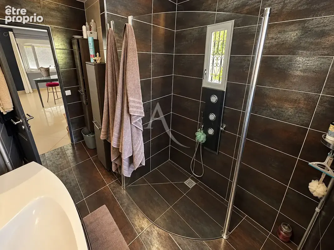 Villa d'exception avec piscine - 176 m² - 4 chambres -  Le Cailar - photo 17