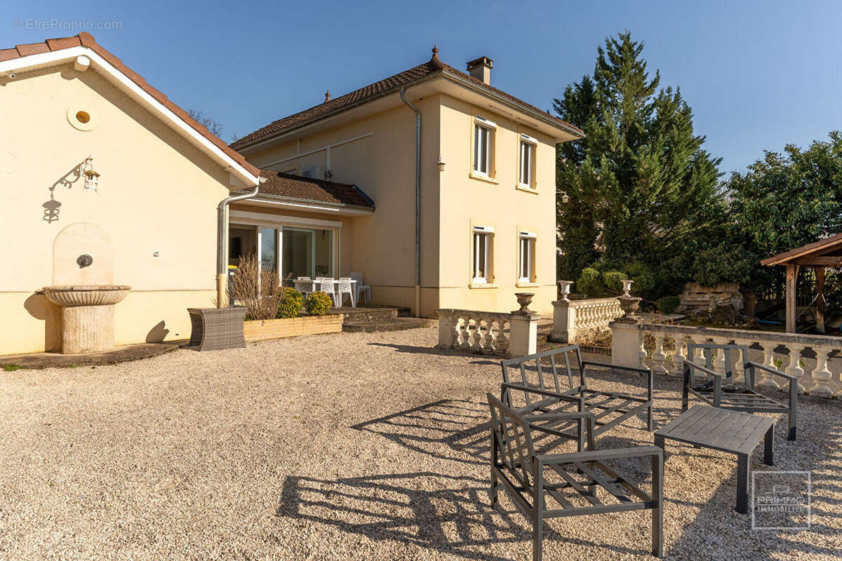 Maison à NEUVILLE-SUR-SAONE