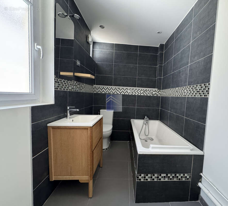 Appartement à COURBEVOIE