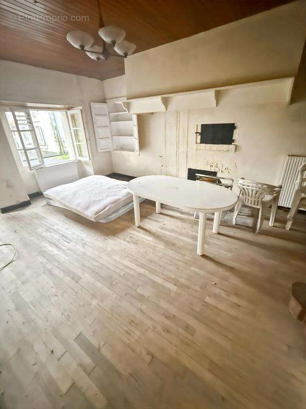 Maison à CHAMPAGNAC-LA-RIVIERE