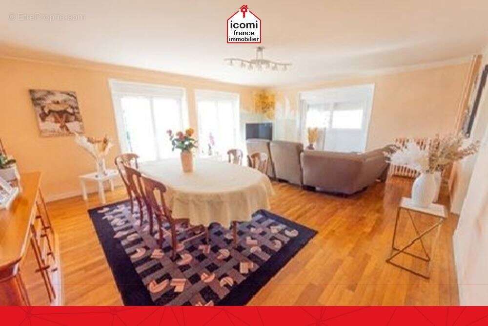 Finistere - ploudalmézeau (29830) - a vendre - appartement t5 133m² - 4 chambres - dalle beton - seul a l'etage - garage - beau  - photo 3