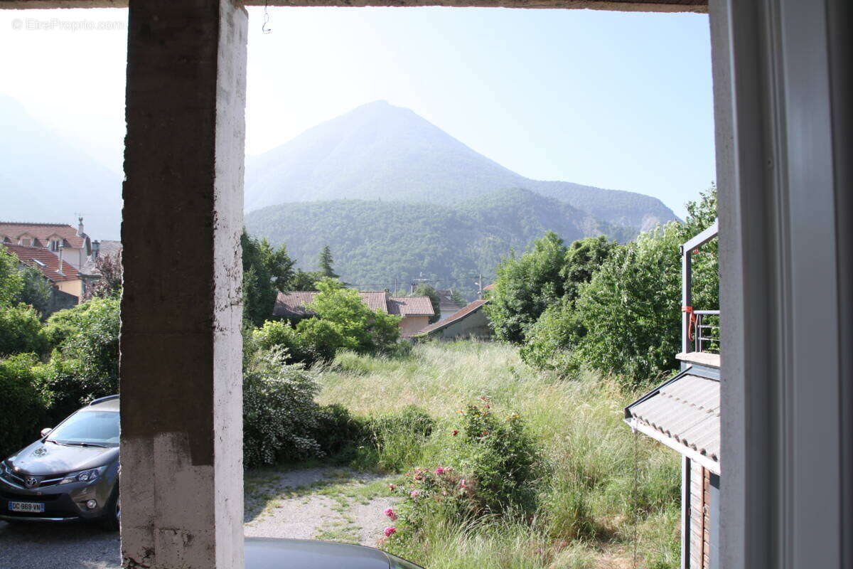 Appartement rénové T2 de 45m2, avec cave, parking et jardin à 05400 VEYNES - photo 9