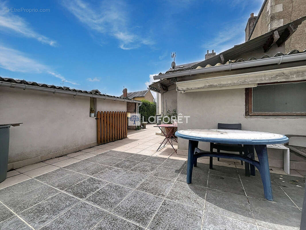 Maison Vasles 6 pièce(s) 135 m2 dépendances jardin - photo 3