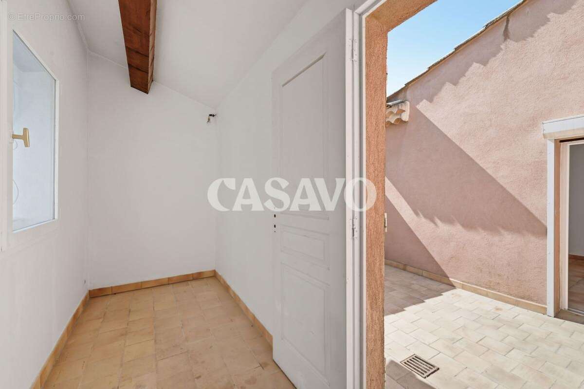 Vente Maison 8 pièces de 236m² - 13760 Saint-Cannat - photo 17