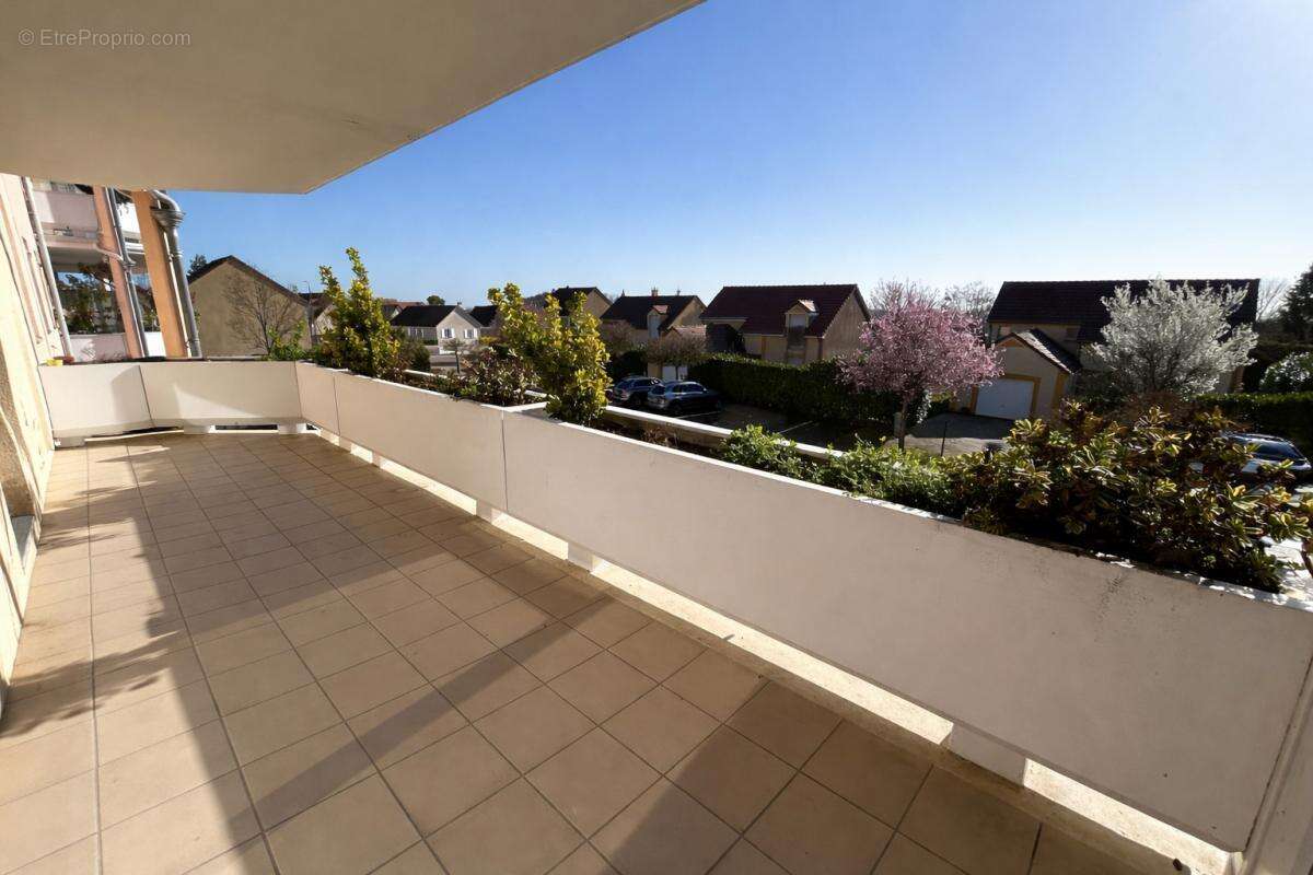 Appartement T3 TALANT - Balcon - Garage - photo 2