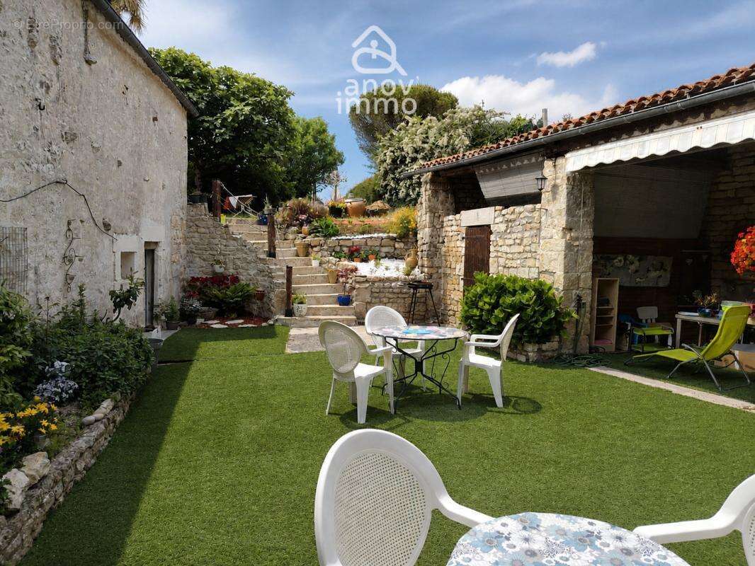 Maison à LONGEVES