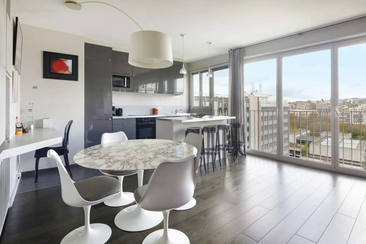 Appartement à PARIS-15E