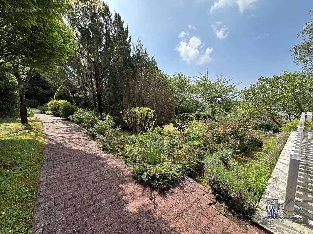 Maison à MORTAGNE-SUR-GIRONDE