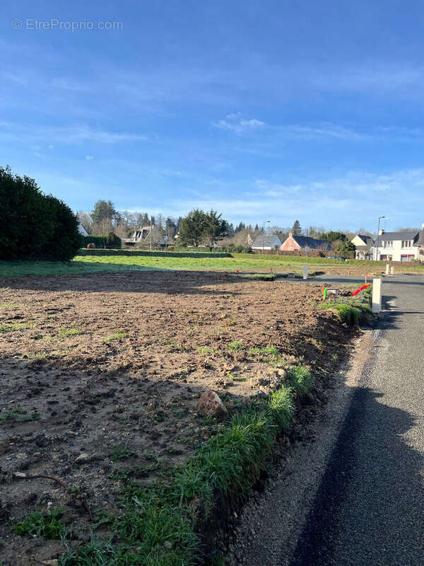 Terrain à PLEUVEN