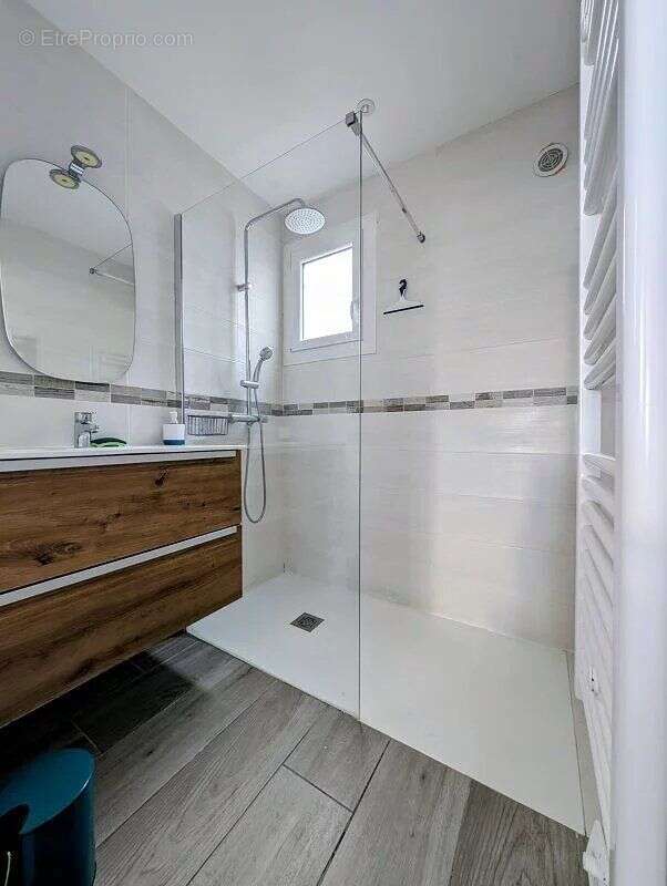 Maison à SAINT-MITRE-LES-REMPARTS